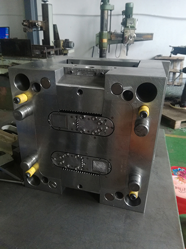 智能開關(guān)面板模具1